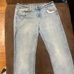 I’m selling American Eagle pants